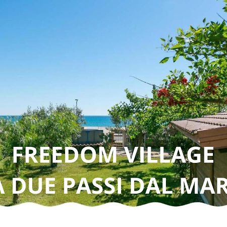 Freedom Village Soverato Marina Exteriör bild
