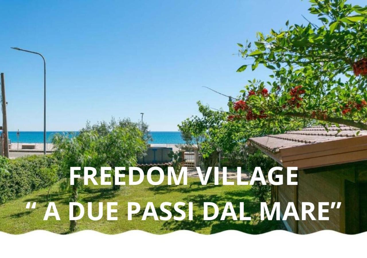 Freedom Village Soverato Marina Exteriör bild